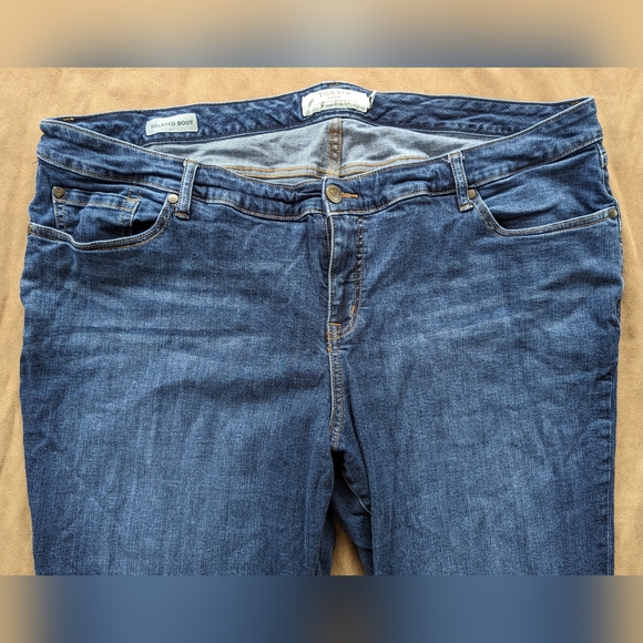 Torrid Denim Relaxed Boot Jeans! Size 24R - Picture 2 of 6